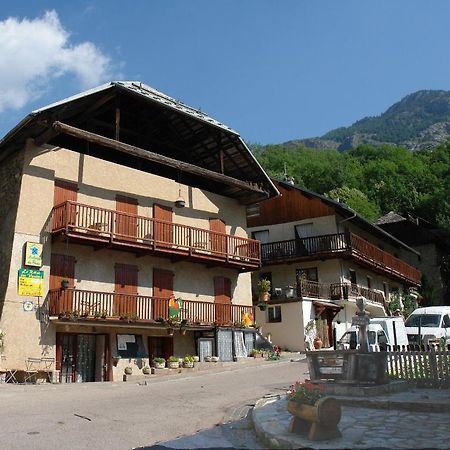 Le Relais Des Vaudois Freissinieres Bagian luar foto