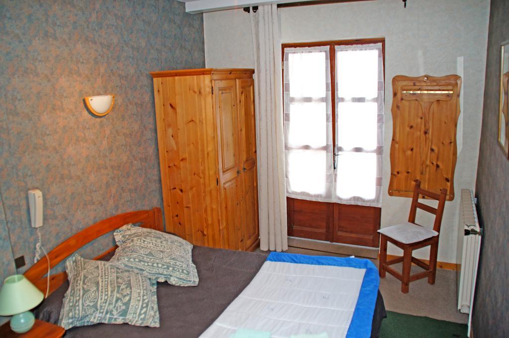 Le Relais Des Vaudois Freissinieres Ruang foto
