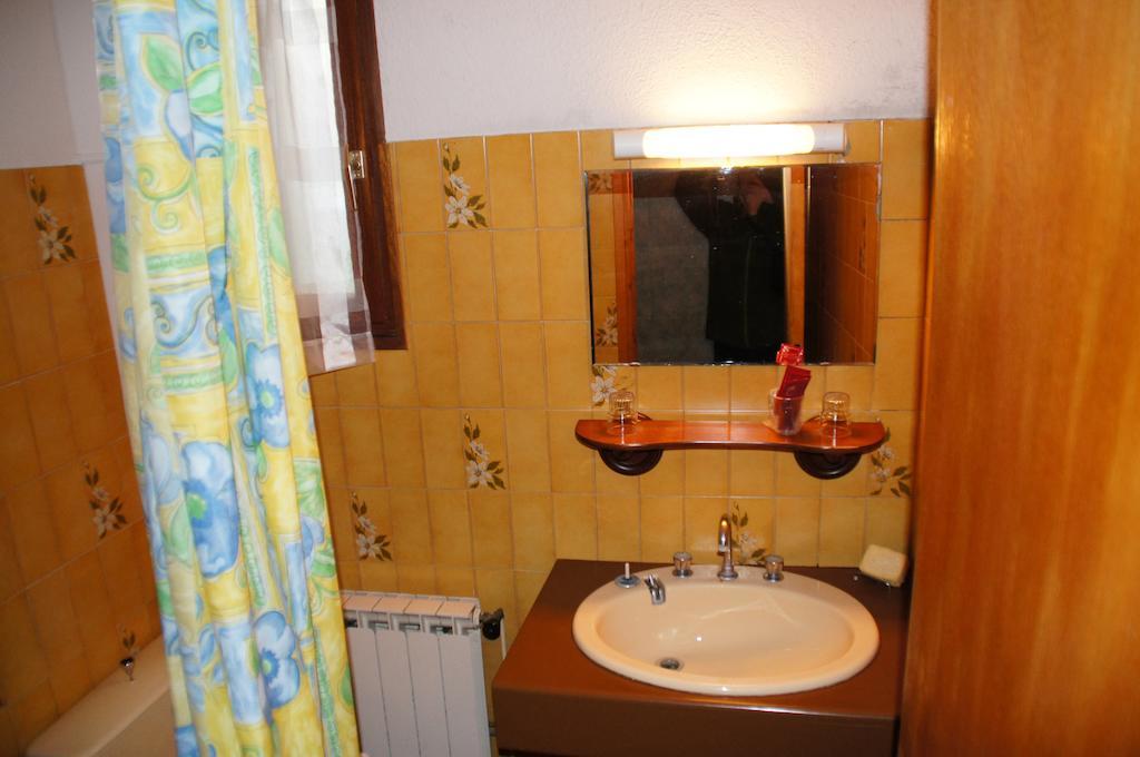 Le Relais Des Vaudois Freissinieres Ruang foto