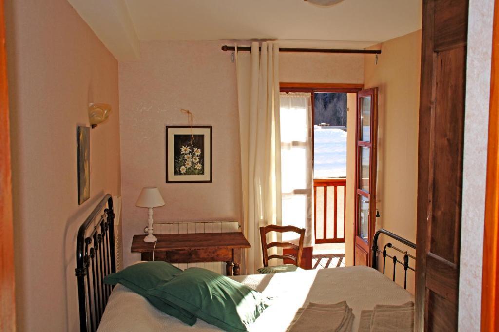 Le Relais Des Vaudois Freissinieres Ruang foto