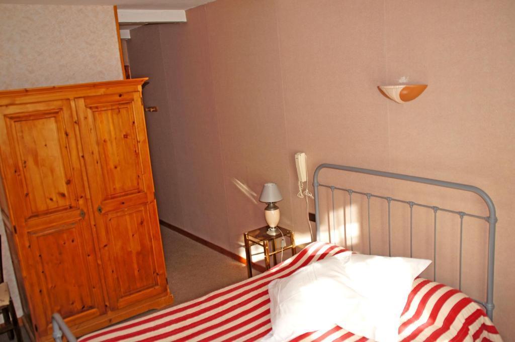 Le Relais Des Vaudois Freissinieres Ruang foto