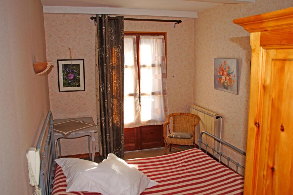 Le Relais Des Vaudois Freissinieres Ruang foto